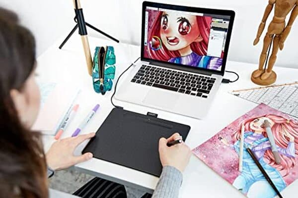 Découvrez notre test détaillé de la Wacom Intuos medium : fonctionnalités, performances et avis pour artistes numériques à la recherche d'une tablette graphique fiable.