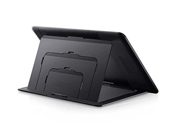 Découvrez notre test détaillé de la Wacom 13HD en version allemande : caractéristiques, performances et avis complet sur cette tablette tactile noire professionnelle.