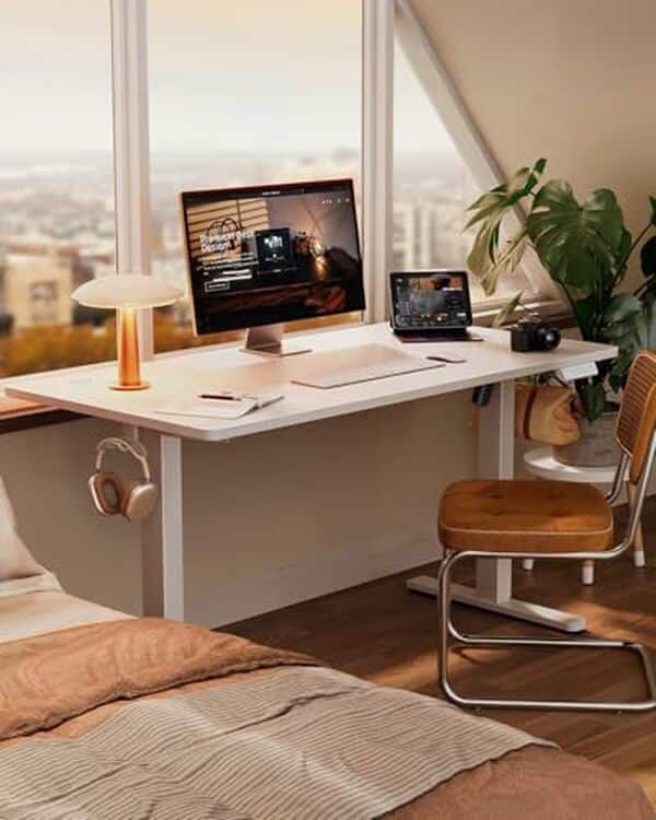 Découvrez notre test détaillé du bureau assis-debout intelligent ErGear 160 x 80 cm blanc : fonctionnalités, avantages et performances pour optimiser votre espace de travail.