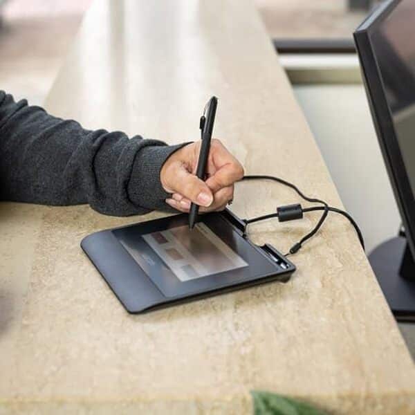 Découvrez notre test détaillé du set de signature STU540 et de Sign Pro PDF : comparaison, fonctionnalités et performances pour choisir la meilleure solution de signature électronique.